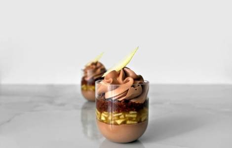 Kávová panna cotta s hruškami Tomáša Kompaníka
