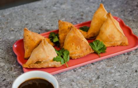 Samosa – indické plnené taštičky Shreya Kadama